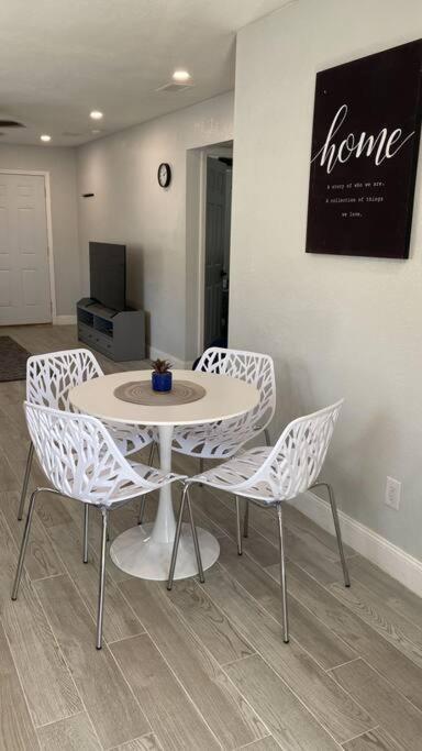 Charming 2-Beds Central Clearwater Apartment W/ Private Backyard מראה חיצוני תמונה